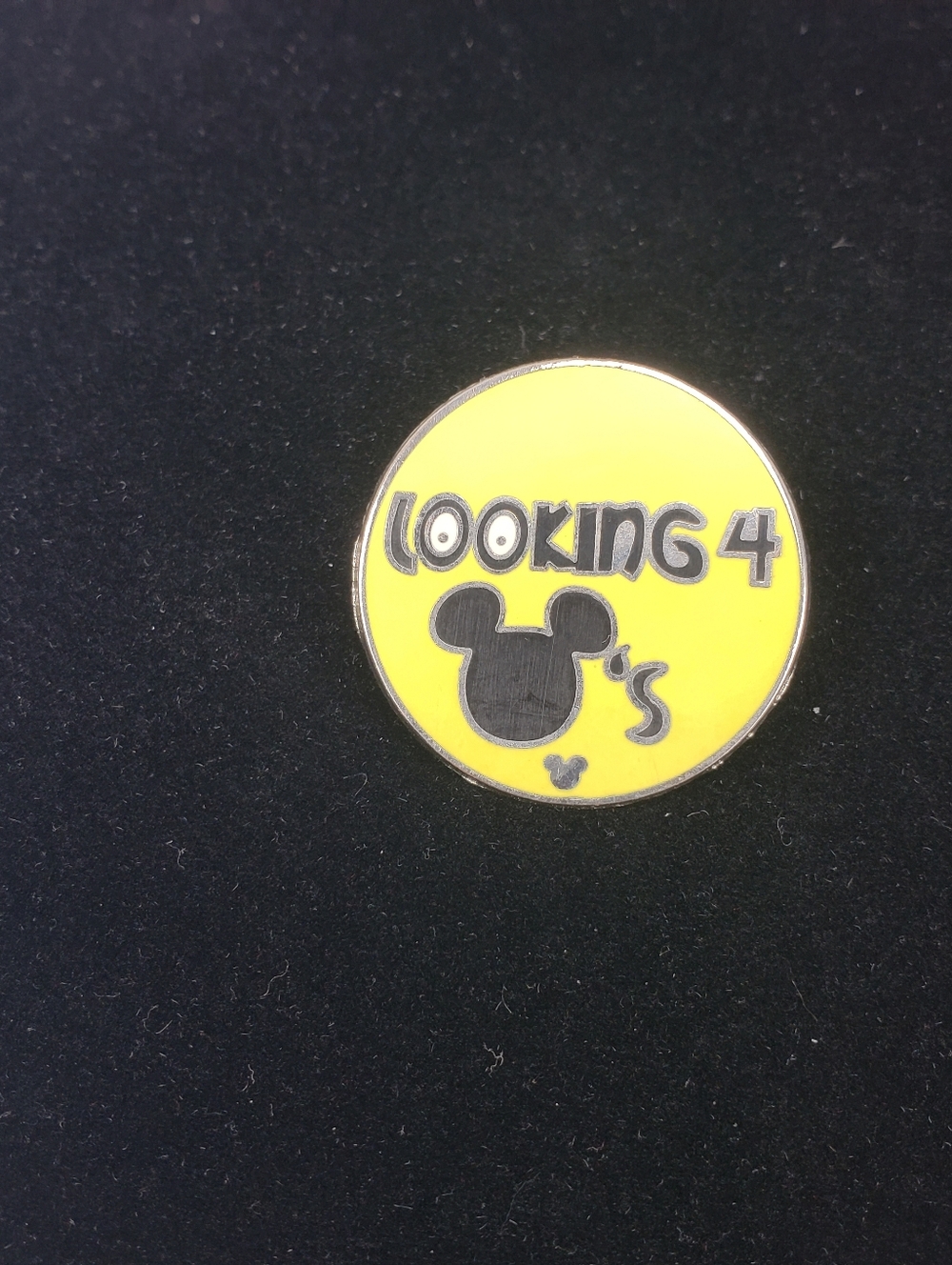 Disney Pin Trading Buttons Looking for Mickey's Hidden Mickey Pin 2010
